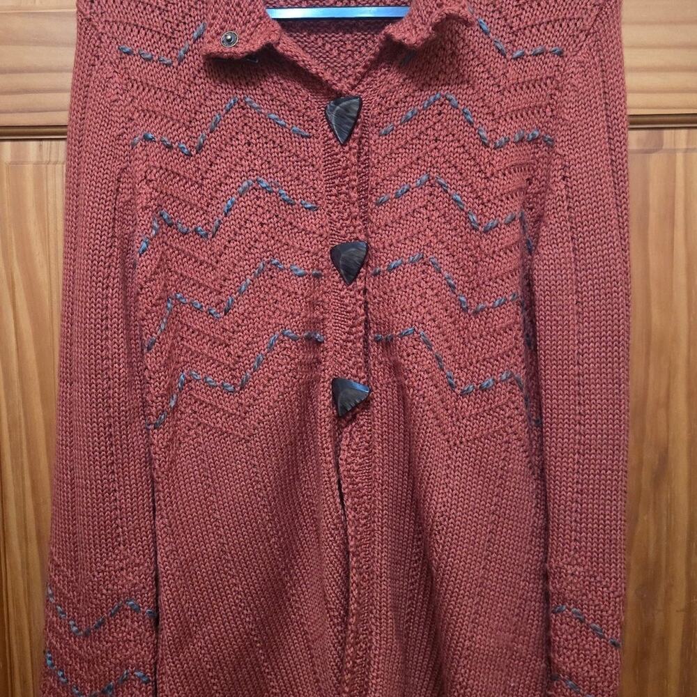 Z-brand cardigan features unique triangular buttons Size M